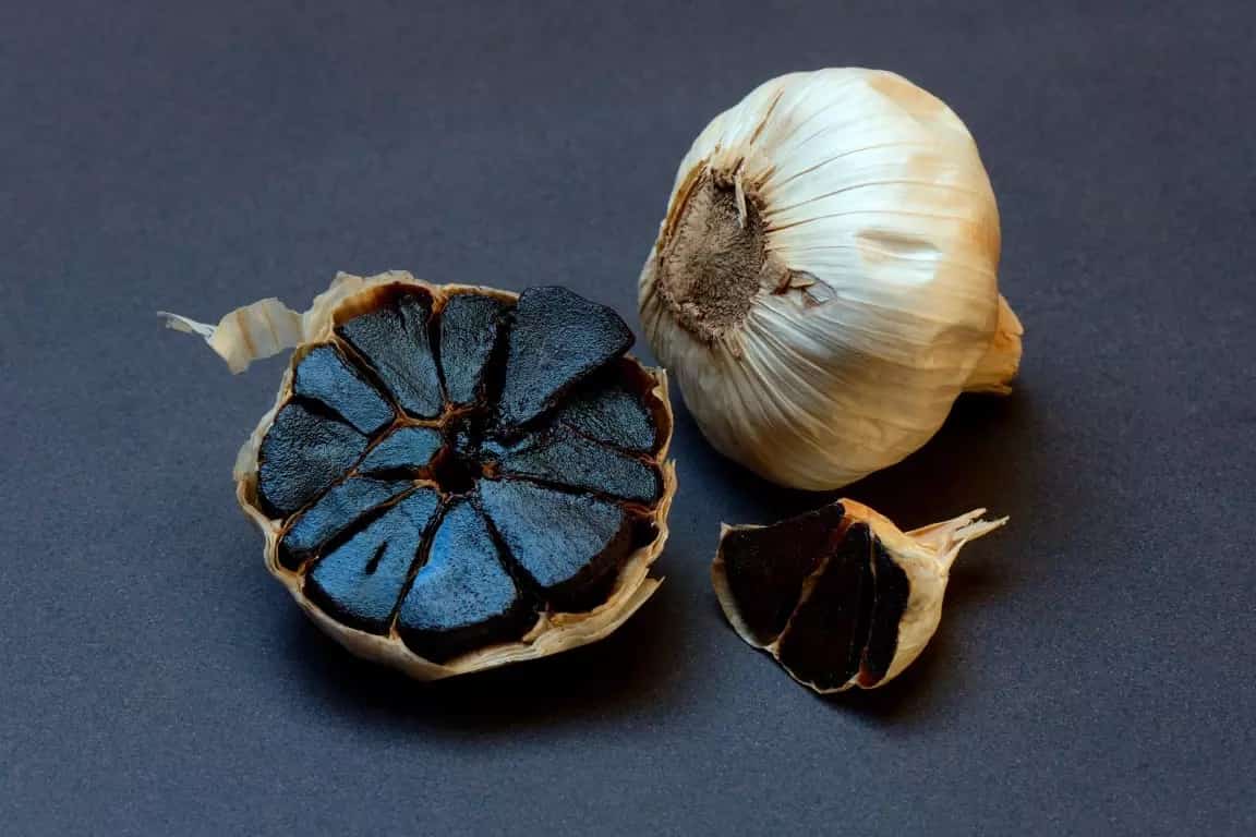 سیر سیاه همدان آماده سازی شده با روش بومی